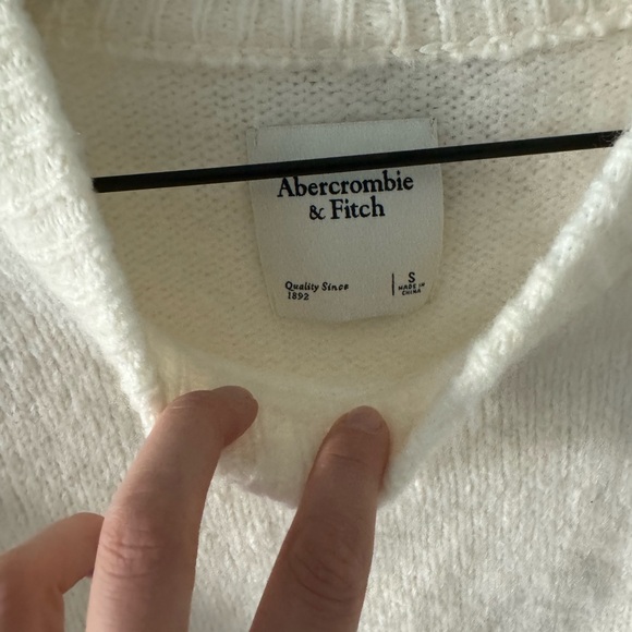 Abercrombie sweater - Picture 3 of 3